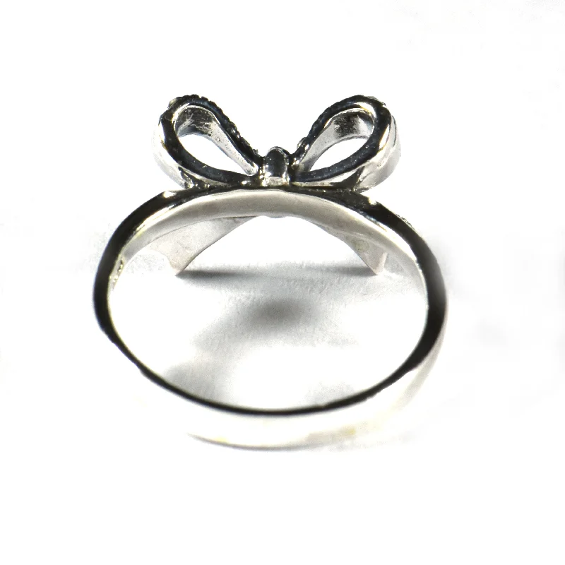 Bow silver ring with marcasite