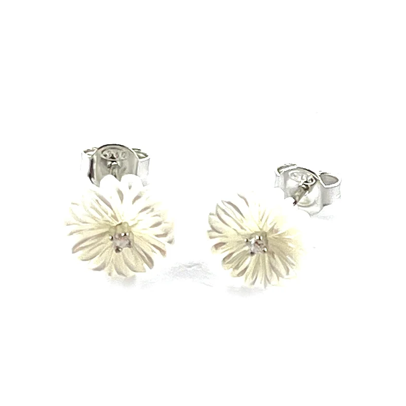 Chrysanthemum silver studs earring with mother of pearl