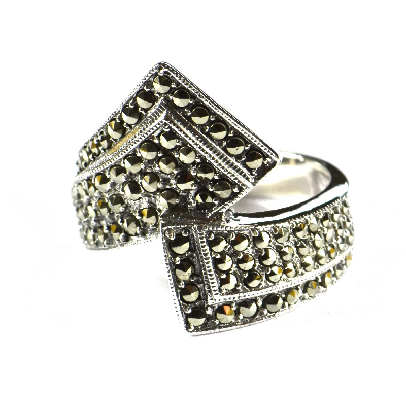 Thick ribbon silver ring with marcasite