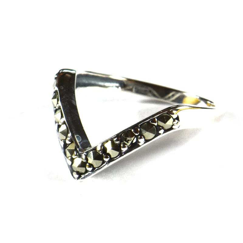 V pattern silver ring with marcasite